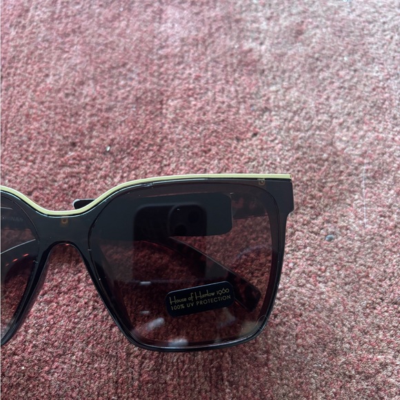 New - House of Harlow Tortiose Sunglasses - Picture 4 of 6